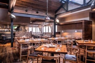 1106 NE Crescent Ave, Atlanta GA - Bar