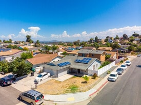 4BR House + 2022 Constructed ADUs - Loft