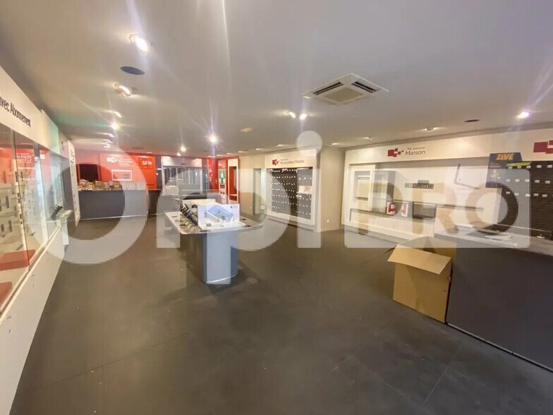 Retail in Montauban for lease - Interior Photo - Image 3 of 8