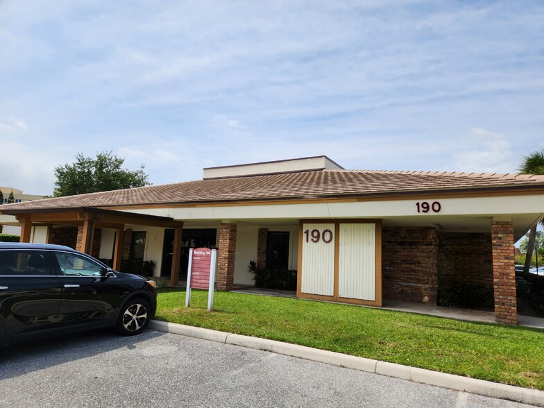 190 John F Kennedy Dr, Lake Worth, FL for lease - Building Photo - Image 2 of 5