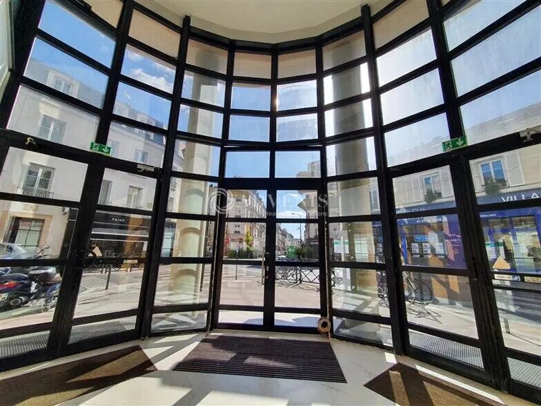 Office in Asnières-sur-Seine for lease - Lobby - Image 2 of 9