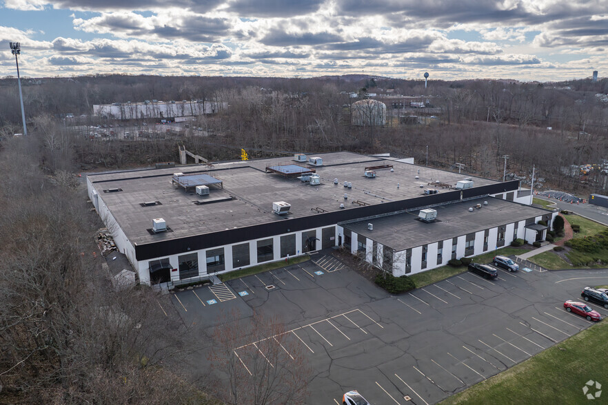 562 Captain Neville Dr, Waterbury, CT for lease - Building Photo - Image 2 of 6