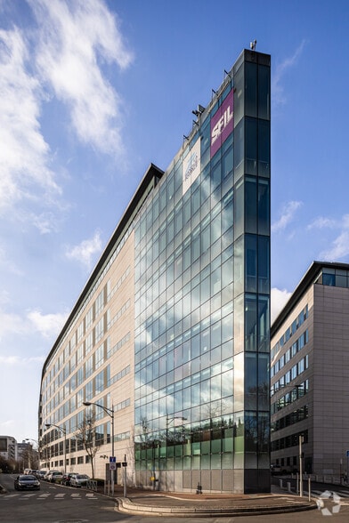 Office in Issy-les-Moulineaux for lease - Building Photo - Image 3 of 6