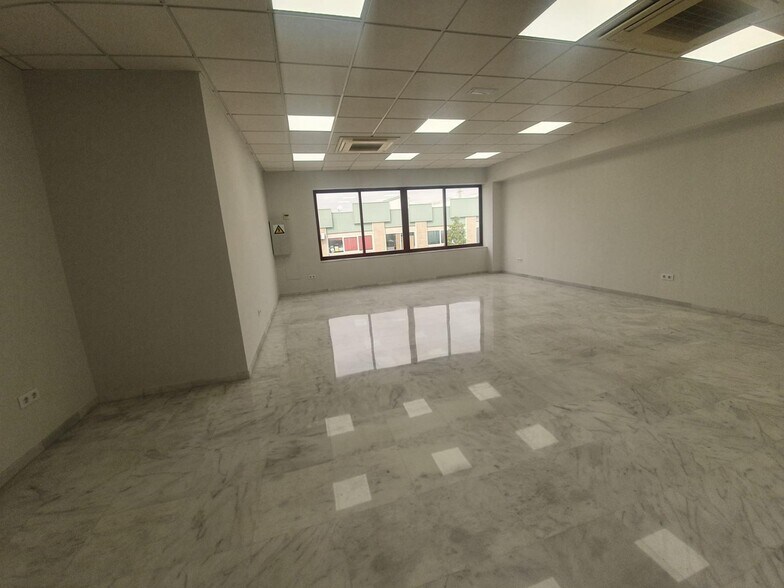 Industrial in SEVILLA for lease - Building Photo - Image 2 of 22