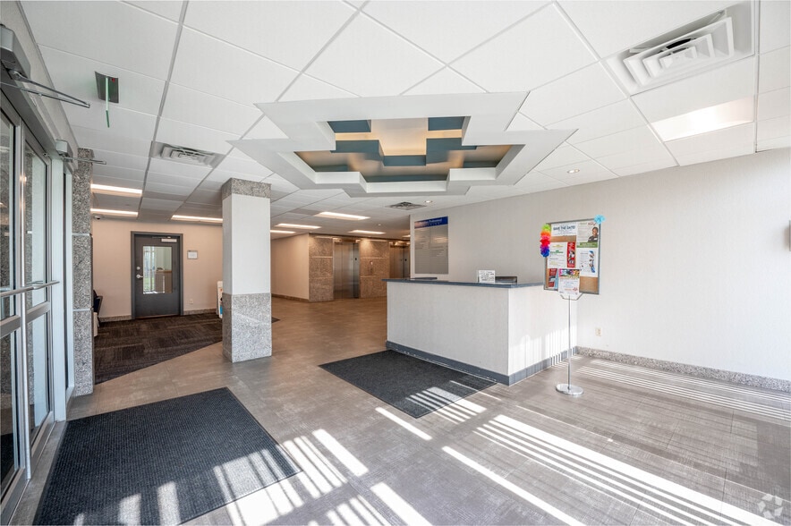 3266 N Meridian St, Indianapolis, IN for lease - Interior Photo - Image 2 of 14