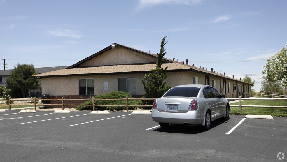 16388 Sequoia Ave, Hesperia, CA for sale - Primary Photo - Image 1 of 5