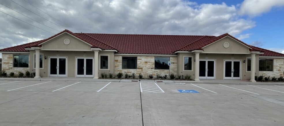 2743 Smith Ranch Rd, Pearland, TX for lease - Building Photo - Image 1 of 32