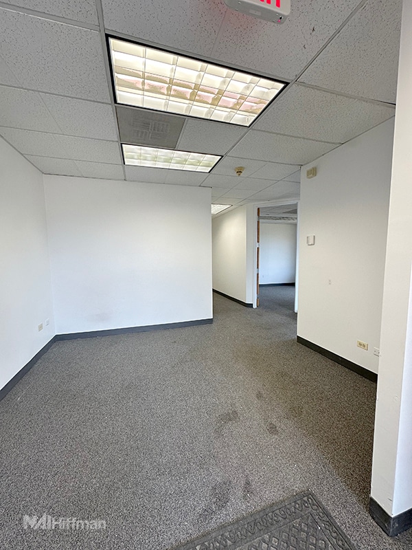 300-490 Quail Ridge Dr, Westmont, IL for lease Interior Photo- Image 1 of 5