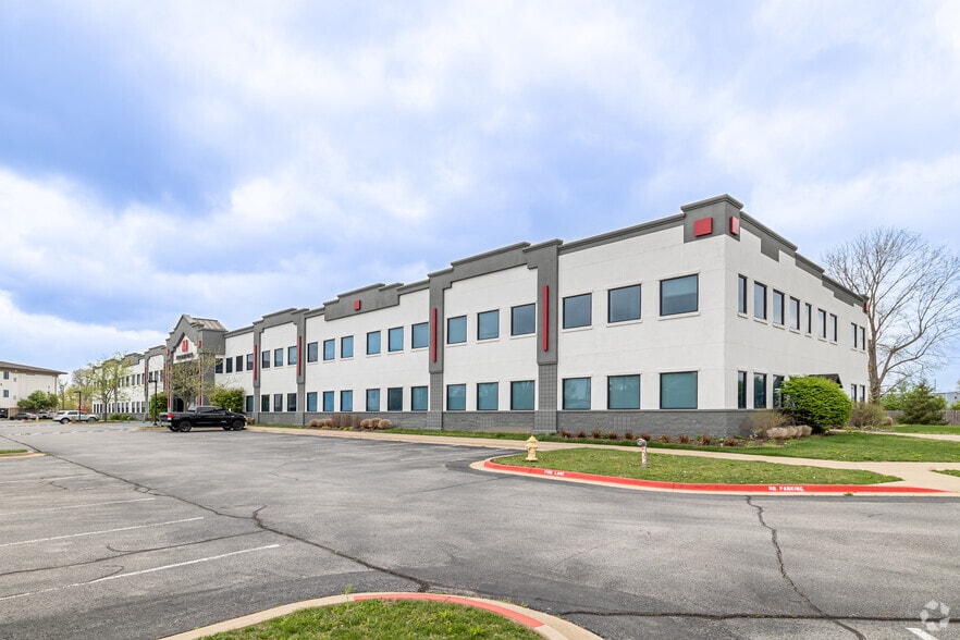 1116 S Walton Blvd, Bentonville, AR for lease - Primary Photo - Image 1 of 25