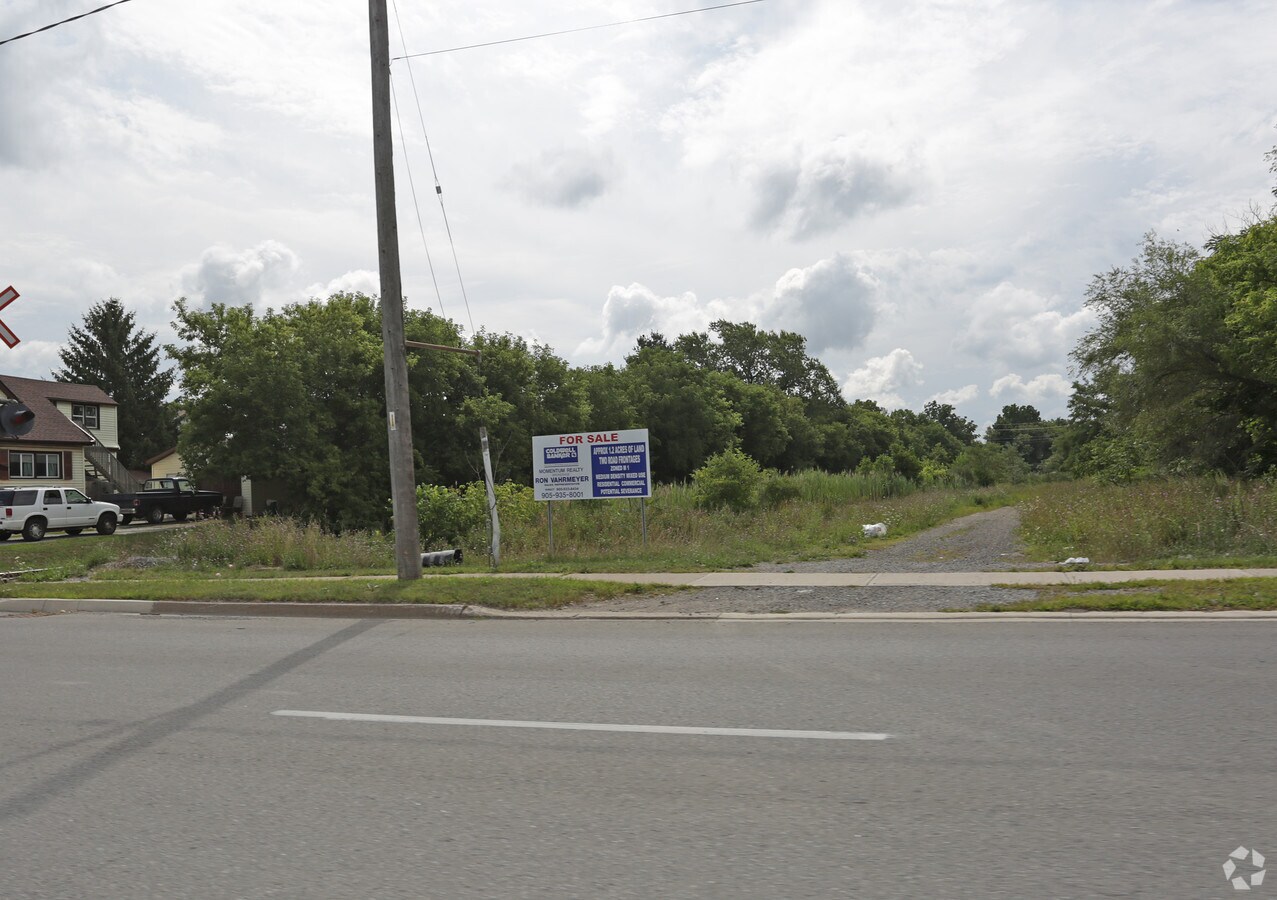 70 Eastchester Ave, St Catharines, ON L2P 2Y4