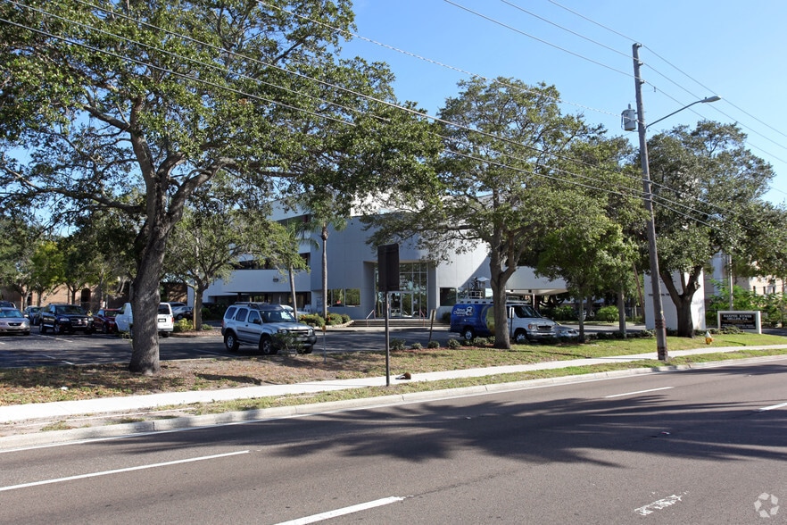 2560 Gulf to Bay Blvd, Clearwater, FL for lease - Building Photo - Image 2 of 15