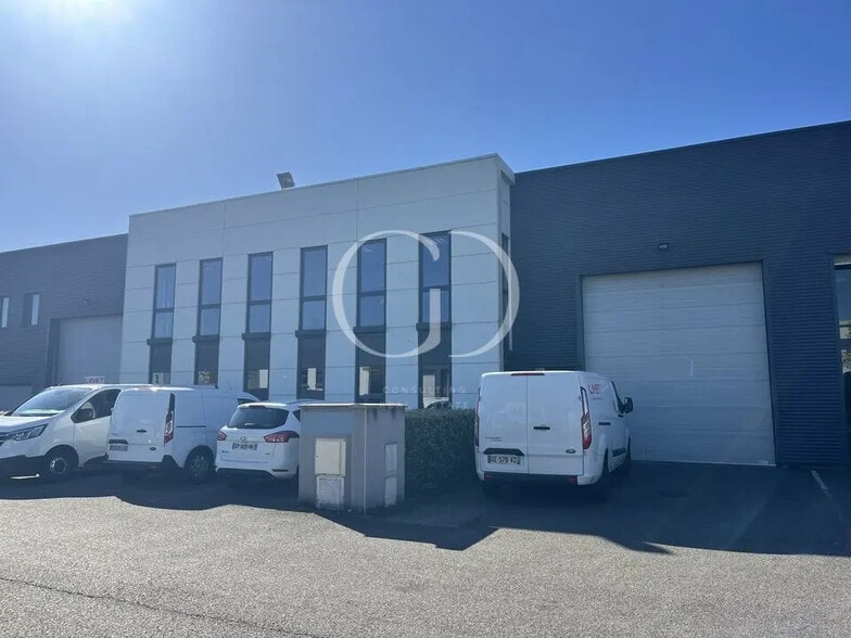 Flex in Vénissieux for sale - Building Photo - Image 2 of 8