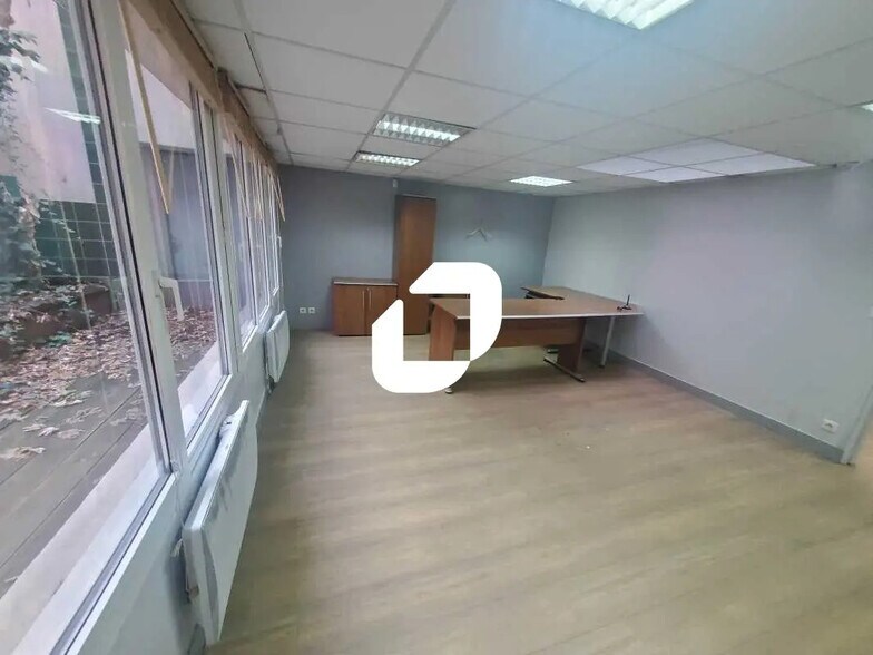 Office in Le Kremlin-Bicêtre for lease - Building Photo - Image 3 of 11