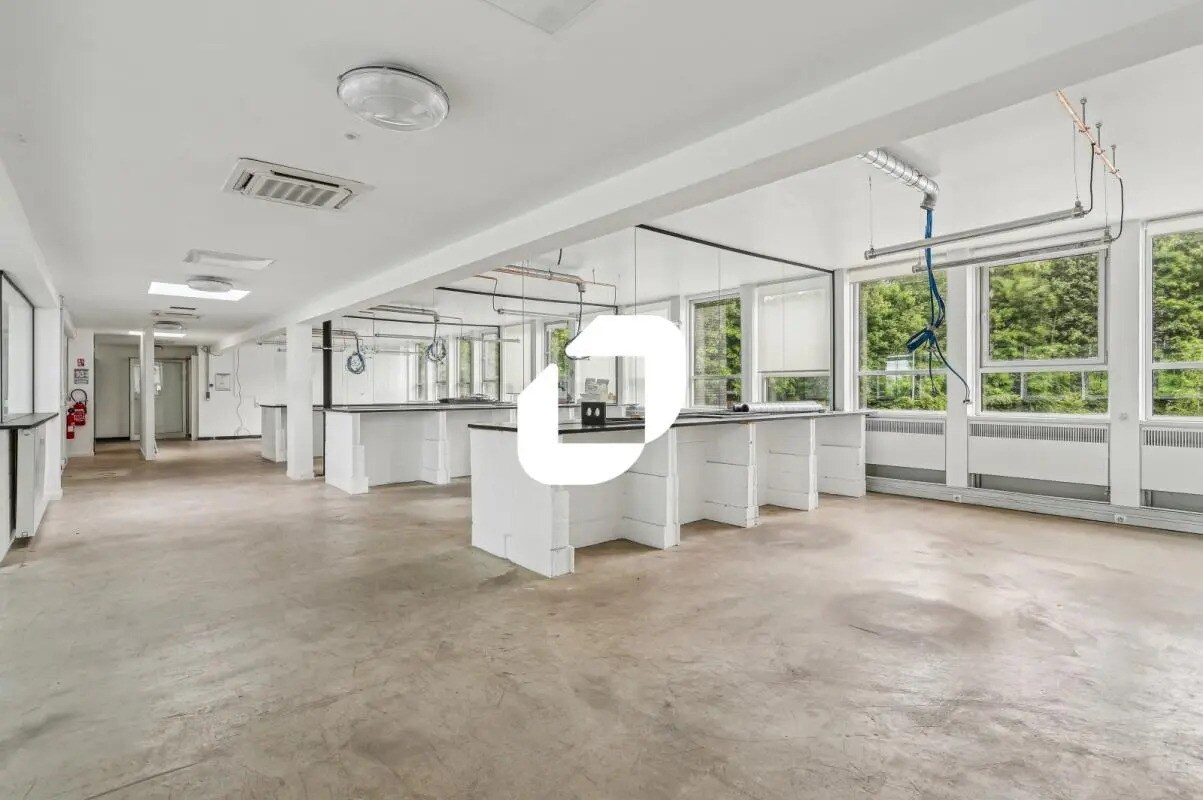 Flex in Hem for lease Interior Photo- Image 1 of 15