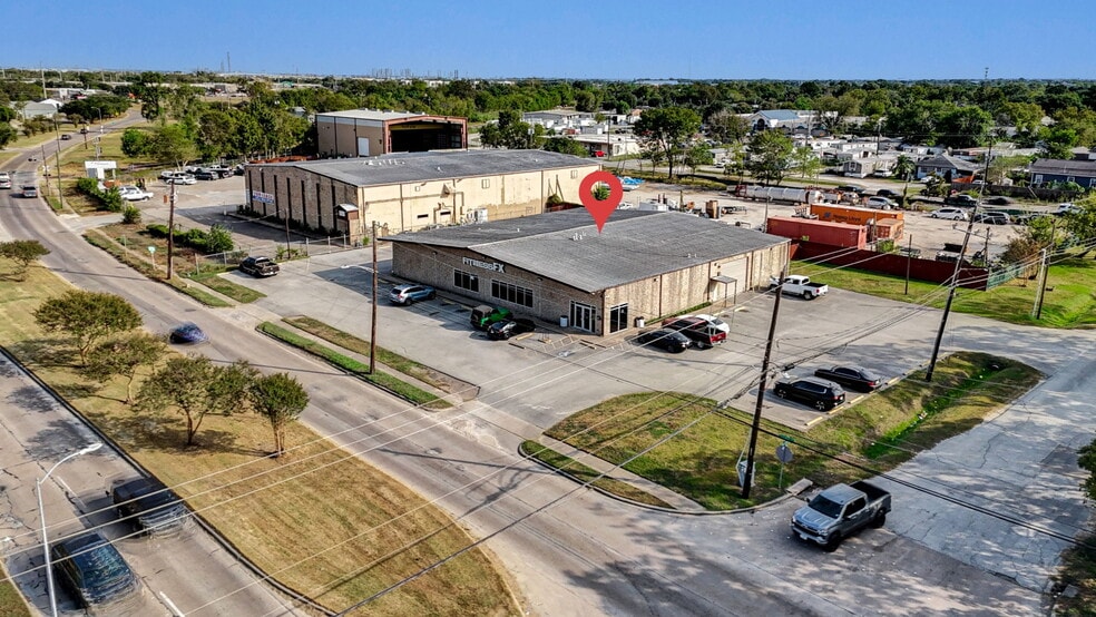 7510 Lawndale St, Houston, TX for lease - Building Photo - Image 1 of 61