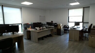 392 Avenue Des Genévriers, La Ciotat for lease Building Photo- Image 2 of 6