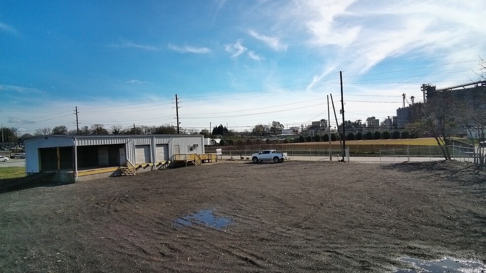 943 Athens St, Gainesville, GA for lease - Building Photo - Image 3 of 8