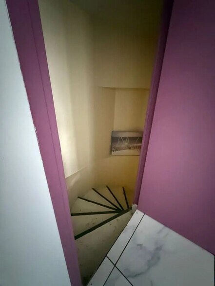 Retail in Villemomble for lease - Interior Photo - Image 3 of 4