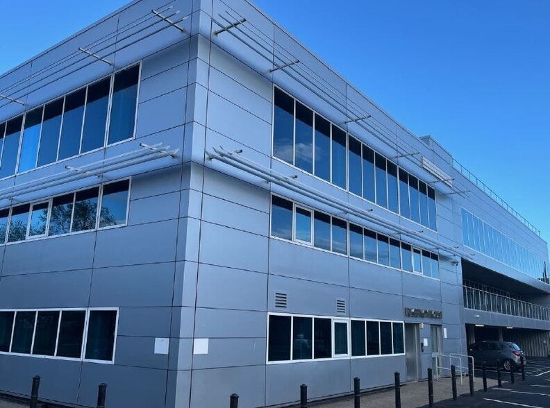 1 Miles Road, Basildon for lease - Building Photo - Image 2 of 8