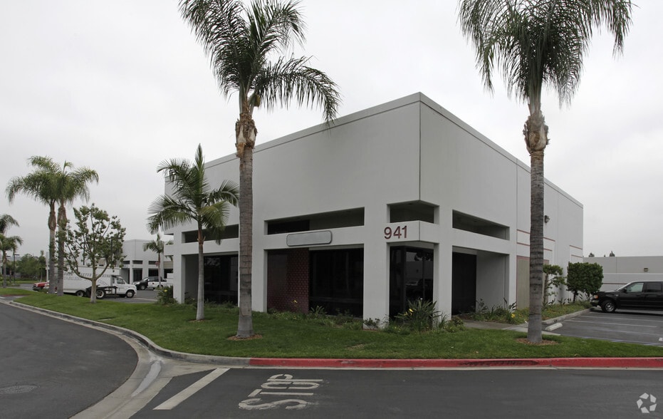 941 Via Rodeo, Placentia, CA for lease - Primary Photo - Image 1 of 4