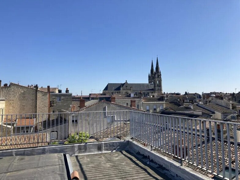 Office in Bordeaux for sale - Aerial - Image 3 of 10