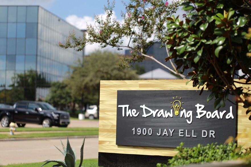 1900 Jay Ell Dr, Richardson, TX for lease - Building Photo - Image 1 of 13