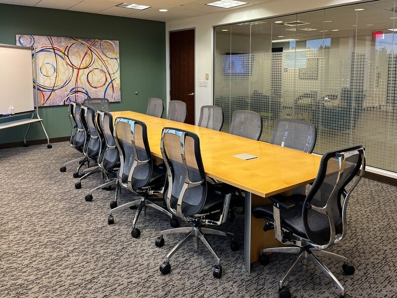 301 McCullough Dr, Charlotte, NC for lease - Interior Photo - Image 1 of 35