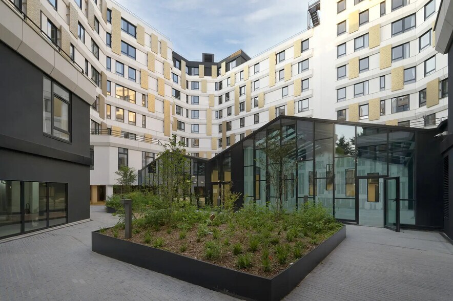 9 Rue Jean-Jacques Rousseau, Nanterre for lease - Building Photo - Image 2 of 6