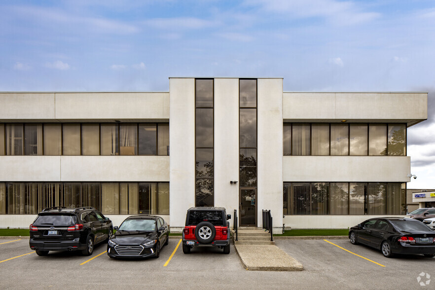 7420 Airport Rd, Mississauga, ON for lease - Building Photo - Image 3 of 5