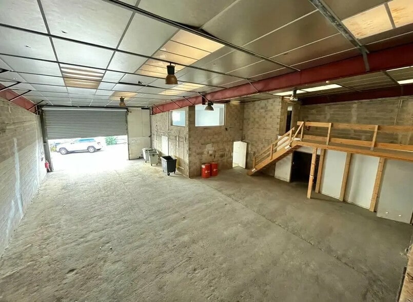 Industrial in Mandelieu-la-Napoule for lease - Interior Photo - Image 1 of 11