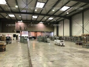 Flex in Saint-Thibault-des-Vignes for lease Building Photo- Image 2 of 5