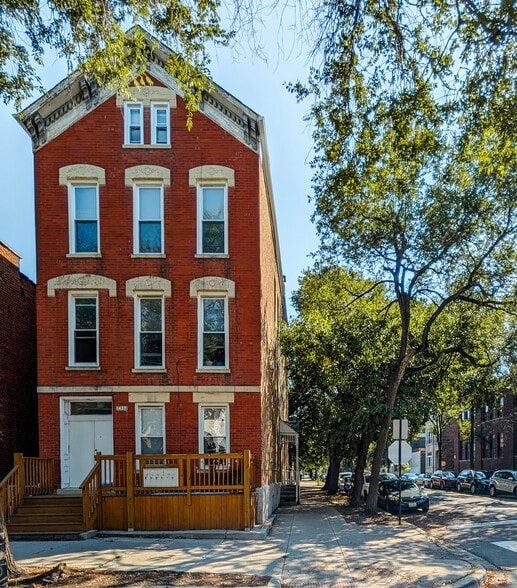 1437 W Superior St, Chicago, IL for sale - Building Photo - Image 2 of 7