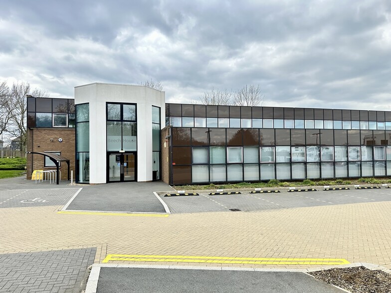 Breckland, Milton Keynes for lease - Building Photo - Image 1 of 4