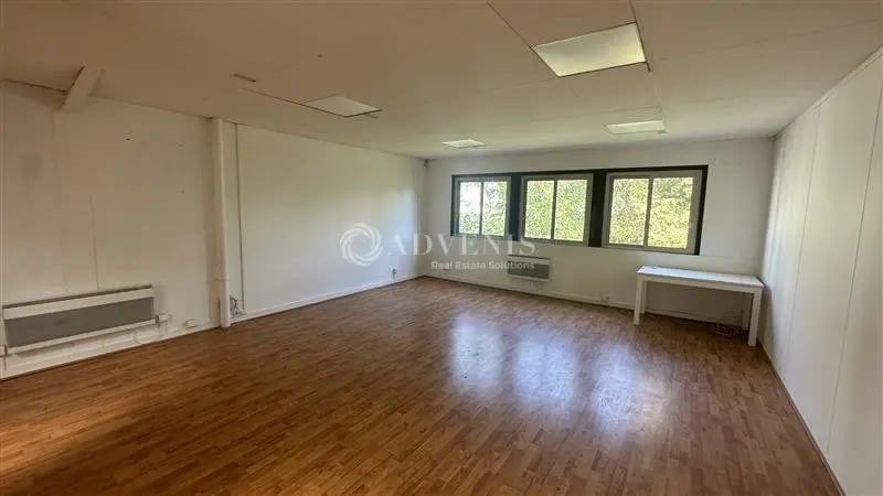 Office in Neuilly-sur-Marne for lease - Interior Photo - Image 3 of 6