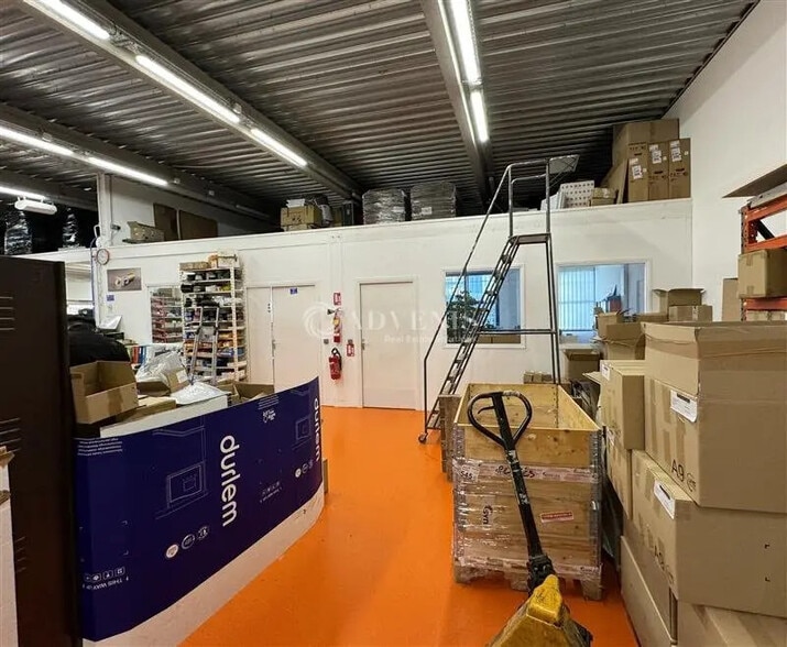 Flex in Croissy-Beaubourg for lease - Interior Photo - Image 3 of 12