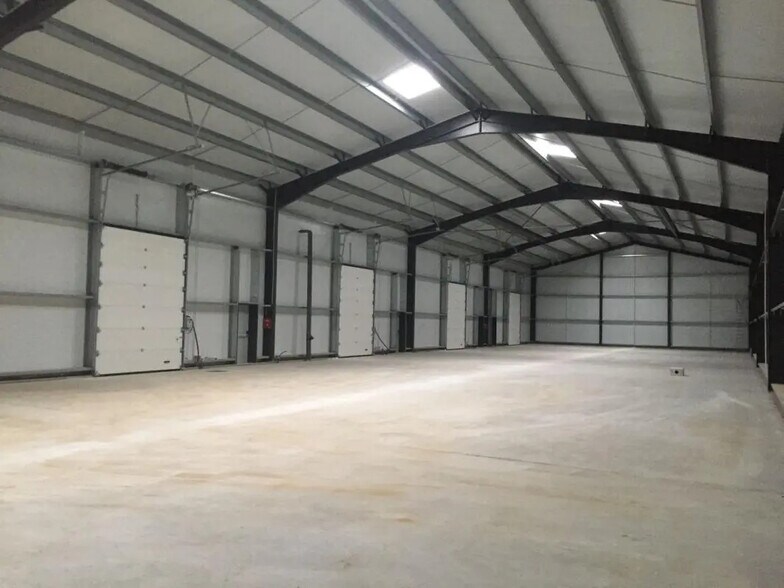 Industrial in Bruyères-le-Châtel for lease - Building Photo - Image 3 of 4