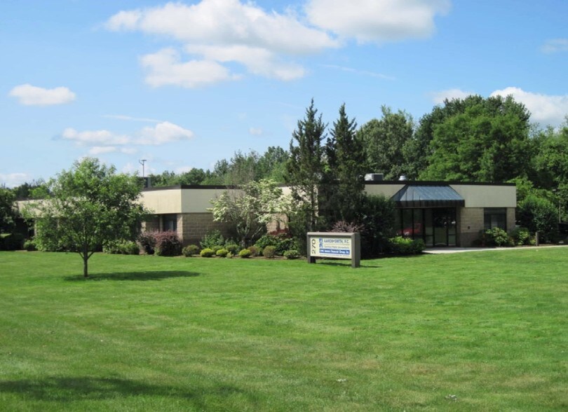 270 Benton Dr, East Longmeadow, MA for lease - Building Photo - Image 1 of 3