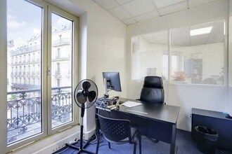 Office in Paris for lease Interior Photo- Image 1 of 4