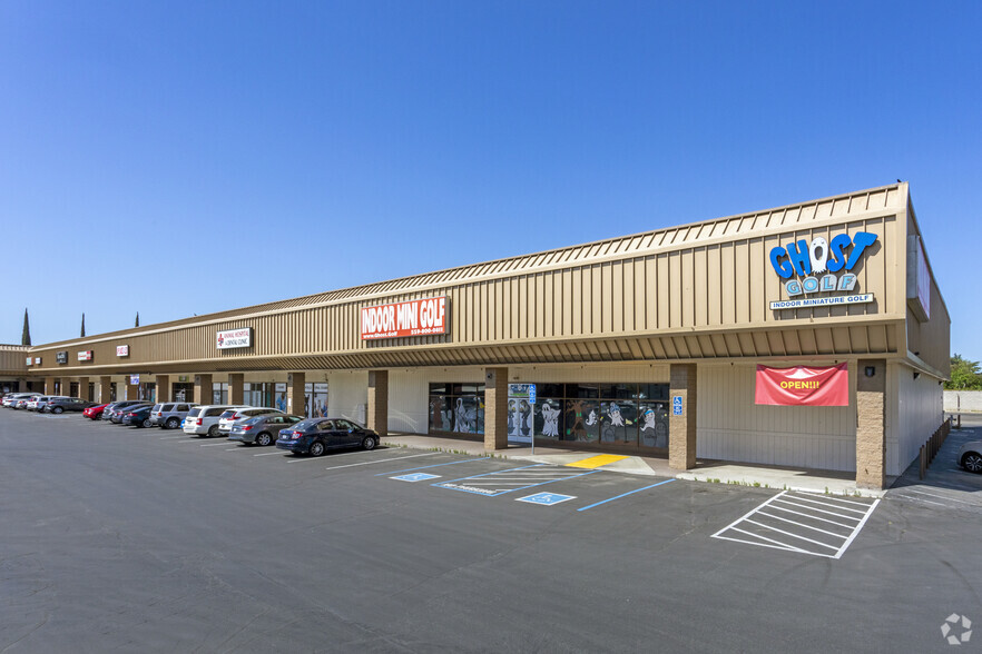 5125-5179 N Blackstone Ave, Fresno, CA for lease - Primary Photo - Image 2 of 8