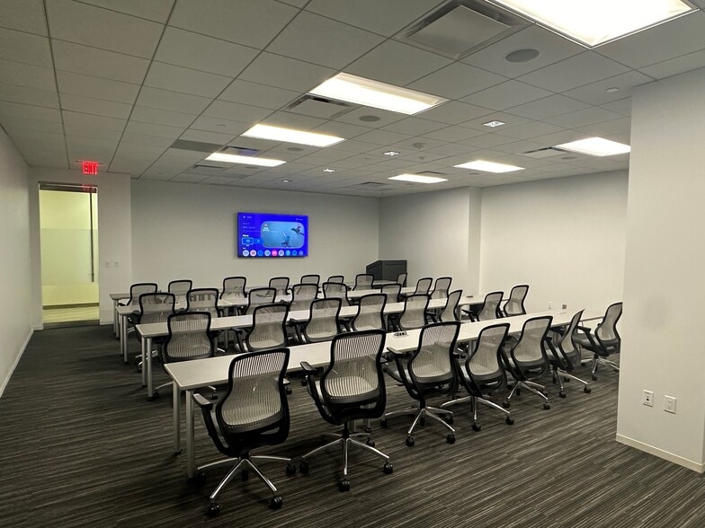 16200 Park Row, Houston, TX for lease - Interior Photo - Image 3 of 6