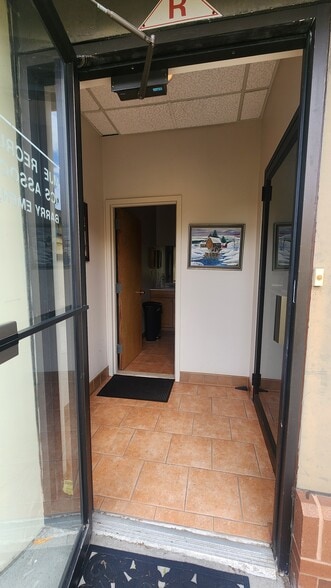 17 Hanover Rd, Florham Park, NJ for sale - Building Photo - Image 3 of 15