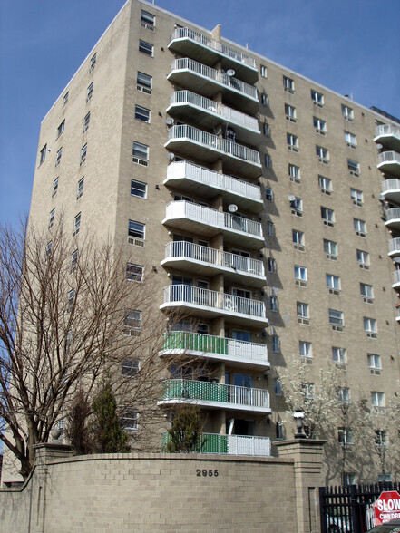 2955 Shell Rd, Brooklyn, NY for lease - Primary Photo - Image 1 of 2