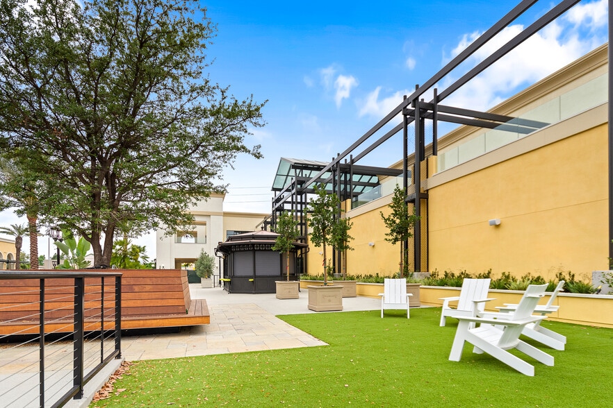 10000 Bolsa Ave, Westminster, CA for lease - Building Photo - Image 2 of 12