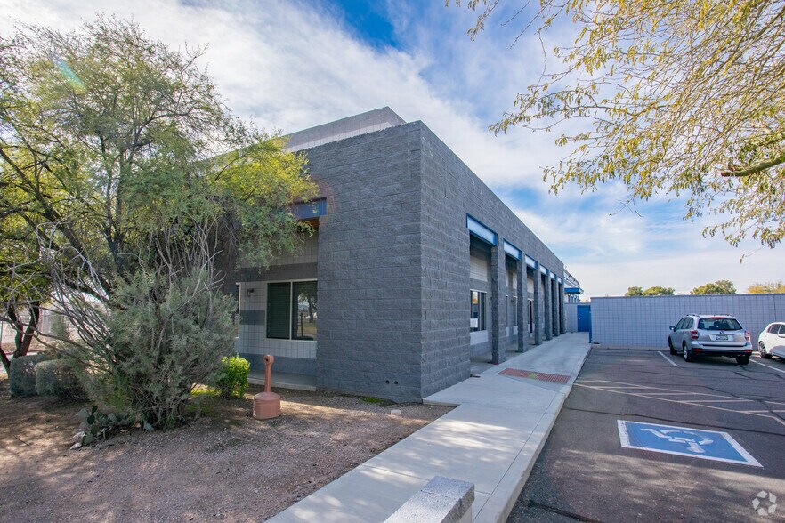 2364 S Airport Blvd, Chandler, AZ 85286