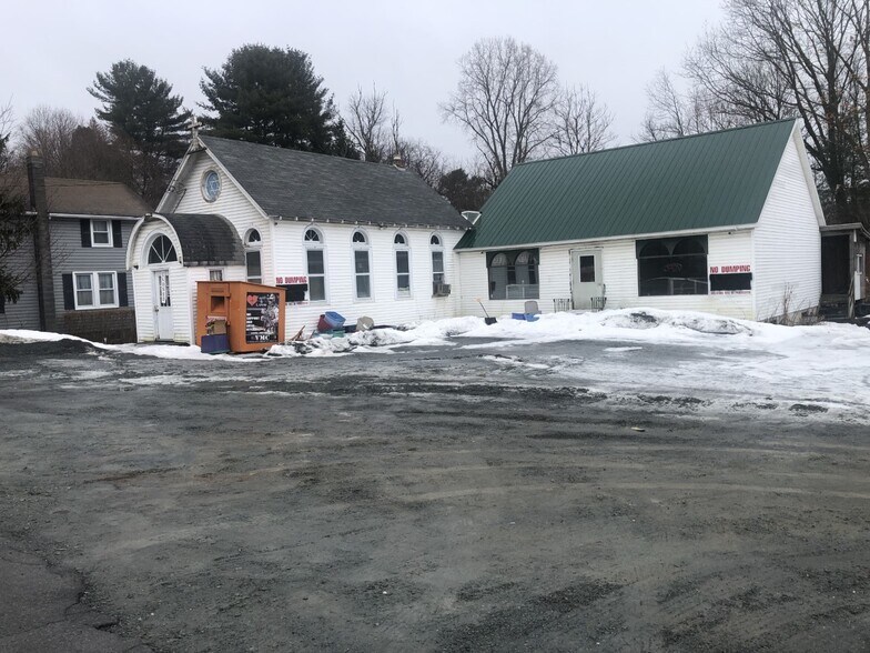 2368 E Schodack Rd, East Schodack, NY for sale - Primary Photo - Image 1 of 1