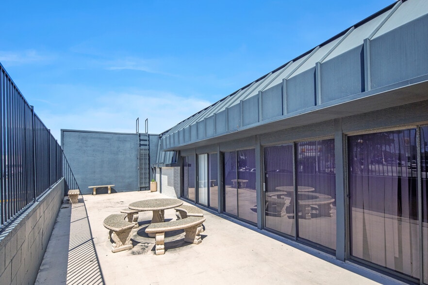 3711-3715 Lomita Blvd, Torrance, CA for lease - Building Photo - Image 3 of 9