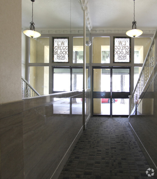 208-224 E Olive Ave, Burbank, CA for lease - Lobby - Image 3 of 6