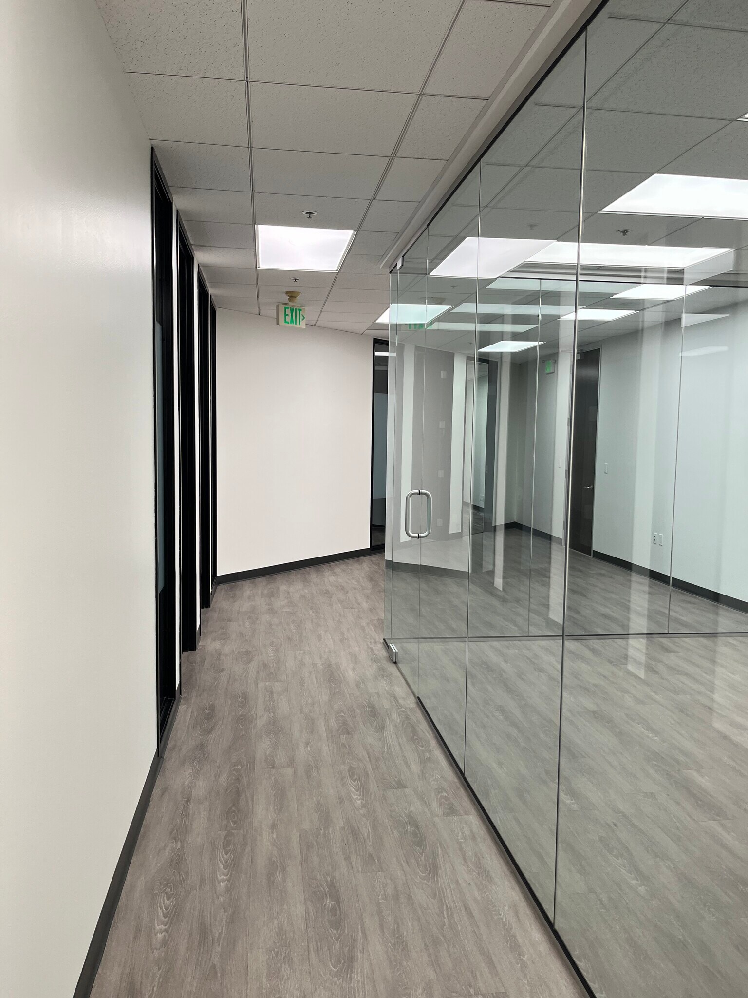 31365 Oak Crest Dr, Westlake Village, CA for lease Interior Photo- Image 1 of 2