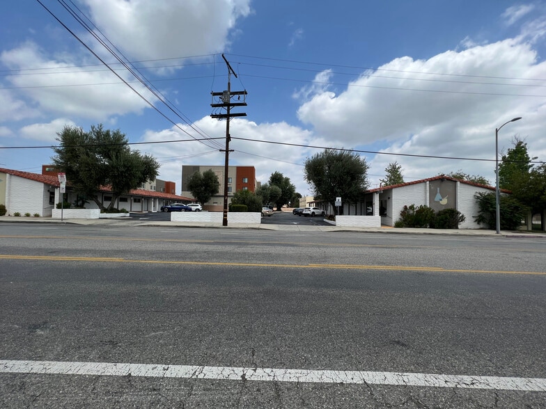 10230-10234 Canoga Ave, Chatsworth, CA for lease - Building Photo - Image 3 of 3