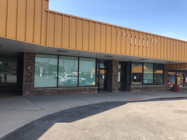 345 E Indian Trl, Aurora, IL for lease - Building Photo - Image 2 of 5